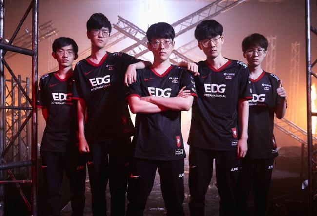 我国武术选手林思韦 男子长拳0.001分微差屈银