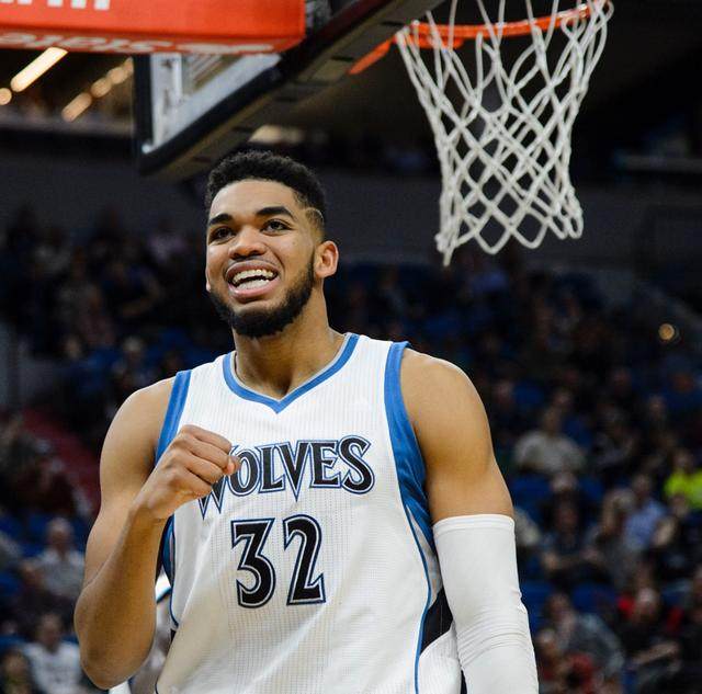 2016-2017赛季之后，那不勒斯首次在意甲双杀米兰.